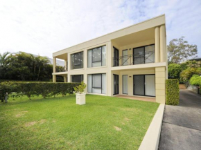 'Bagnall Views' 2/161 Government Rd - Stylish & modern duplex across the road to the waters edge